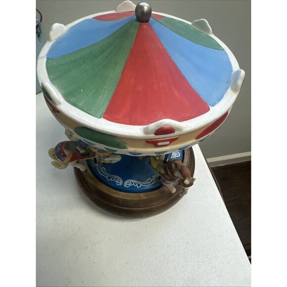 Peanuts / Snoopy Willitts #8113 Music Box: Merry Go Round Plays " Tales From .. - Picture 6 of 10